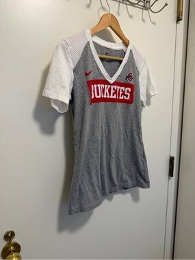 Ohio State Buckeyes Nike T-shirt size L Large excellent condition women’s v neck